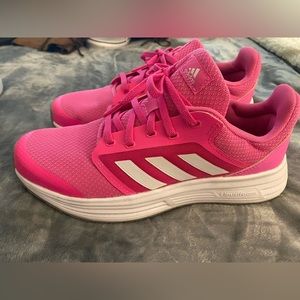 BRAND NEW! Size 9! Pink Adidas Cloud Foam running shoes